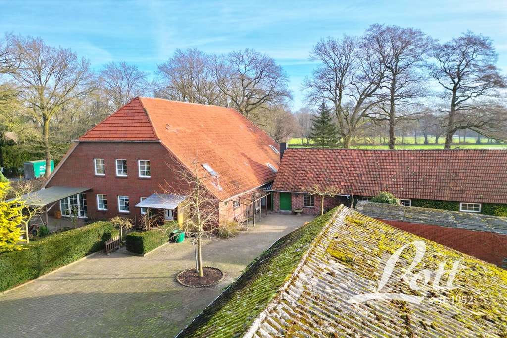Immobilie in Bad Zwischenahn - ++ Pferdefreunde aufgepasst: Bauernhaus mit Nebengebäuden in reizvoller Lage bei Bad Zwischenahn! ++ - Bild 0