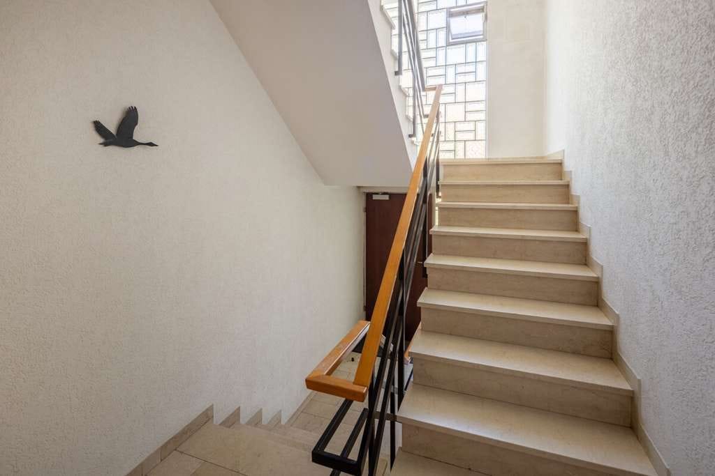 Immobilie in Memmingen - Großzügiges Zweifamilienhaus mit Terrasse, Balkon und vielen Möglichkeiten - Bild 5