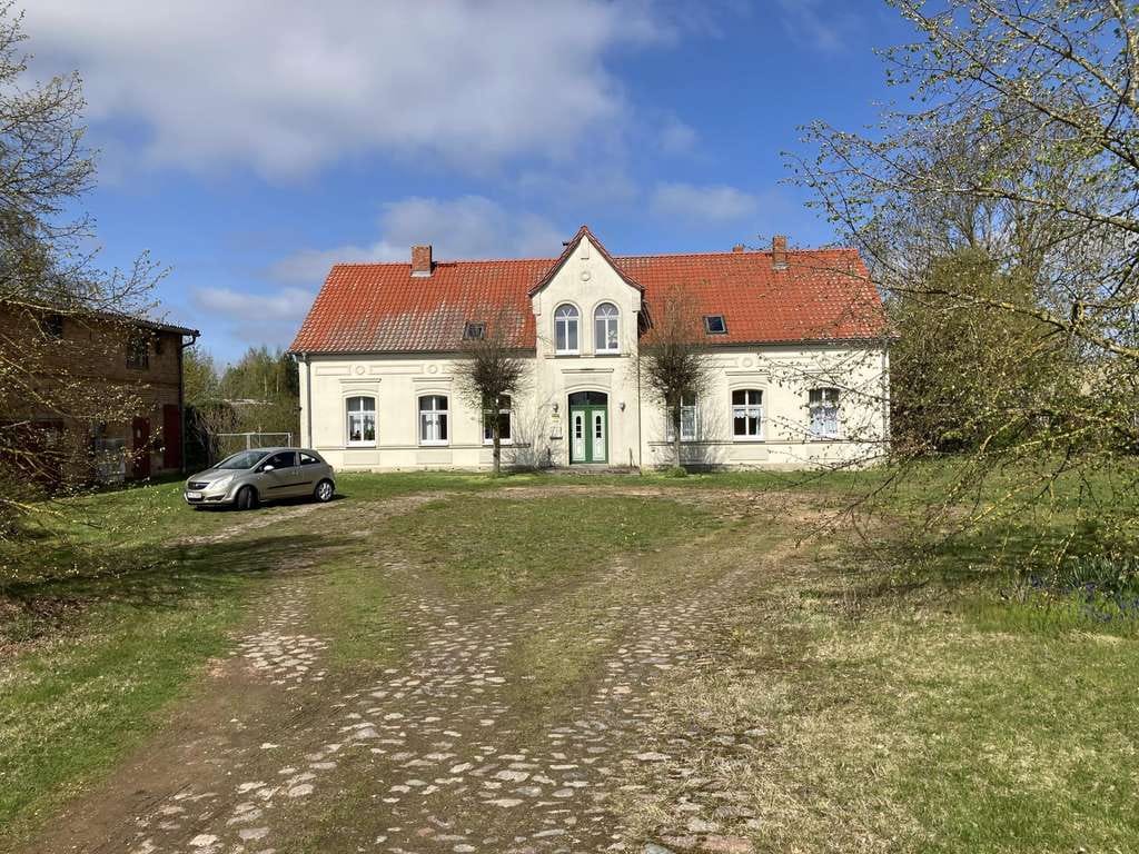 Immobilie in Meesiger - Wohnhaus mit 3 WE - Vier-Seit-Hof - Bild 2