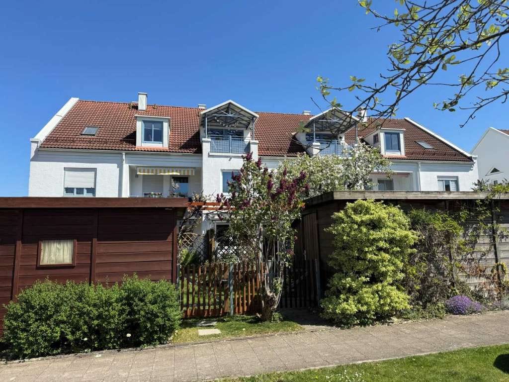 Immobilie in Poing - Anlageobjekt - ruhige 3 Zi. Dachgeschoß-Wohnung mit sonnigen West-Balkon - Bild 0