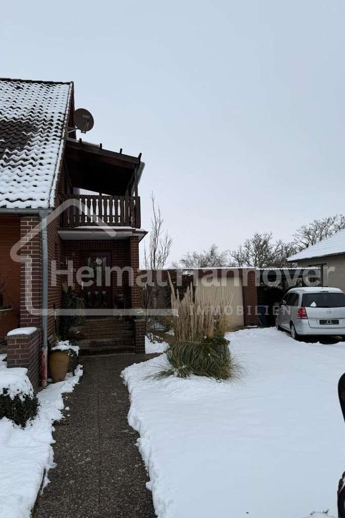 Immobilie in Uetze - Großzügiges 1–2-Familienhaus mit Pool und großem Grundstück in zentraler Lage von Uetze - Bild 1