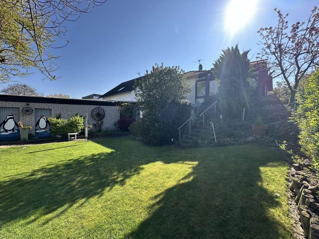 Immobilie in Groß-Umstadt - Freistehendes Haus mit Einliegerwohnung und traumhaftem Garten - Bild 1
