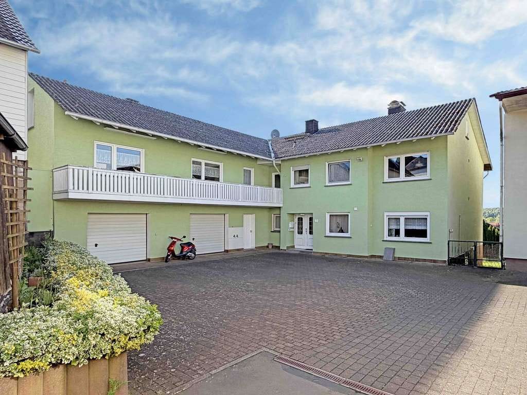 Immobilie in Mücke - Großzügiges Zweifamilienhaus mit Garten – ideal für Familien - Bild 1
