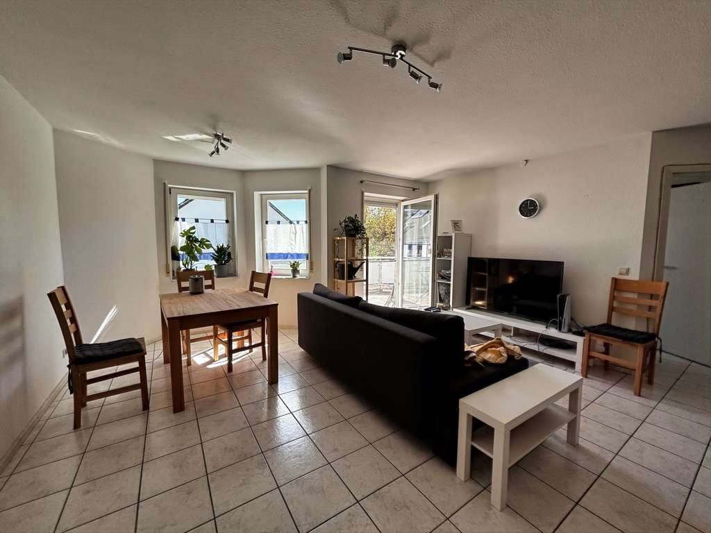 Immobilie in Neckarwestheim - VBU Immobilien - Attraktive 2,5-Zimmer-Wohnung mit zwei Balkonen und Tiefgarage - Bild 2