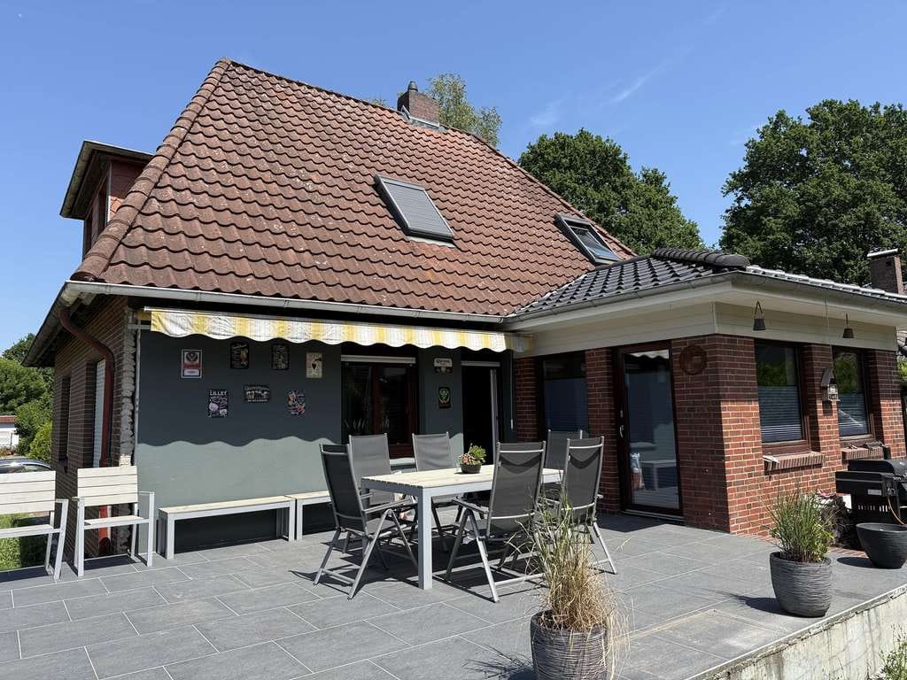 Immobilie in Wardenburg - Modernisiertes Einfamilienhaus mit großer Garage  - Bild 0