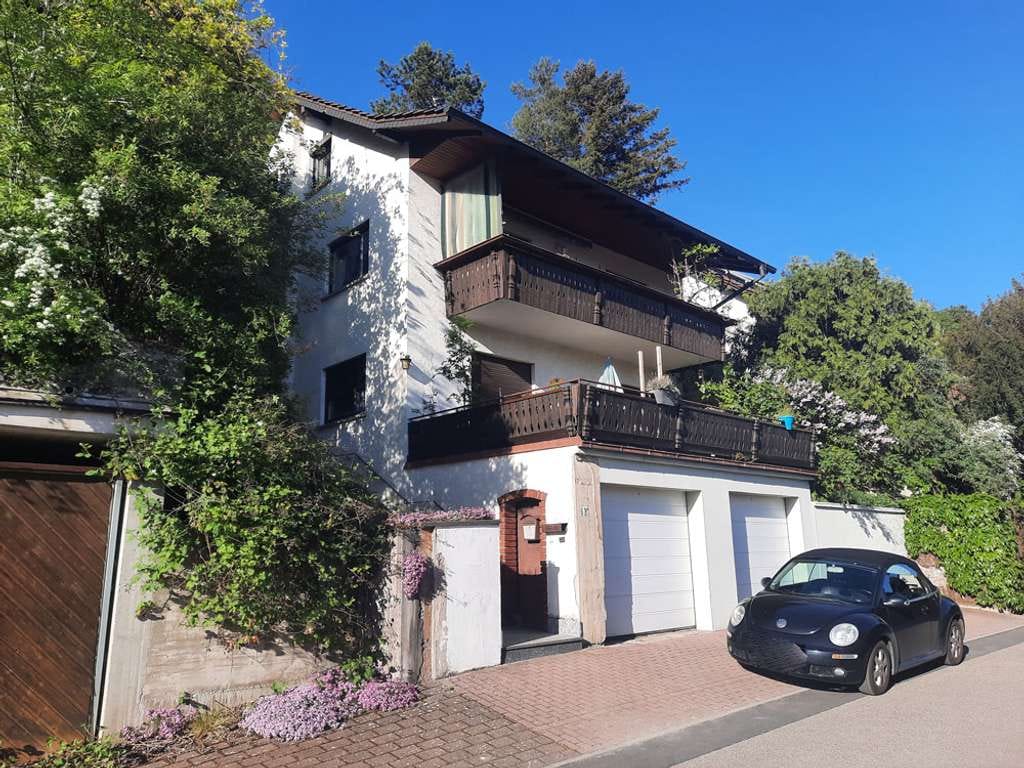 Immobilie in Mauer - Baumhaus inclusive: Freistehendes Zweifamilienhaus mit 2 Garagen & div. Nebengebäuden - Bild 2