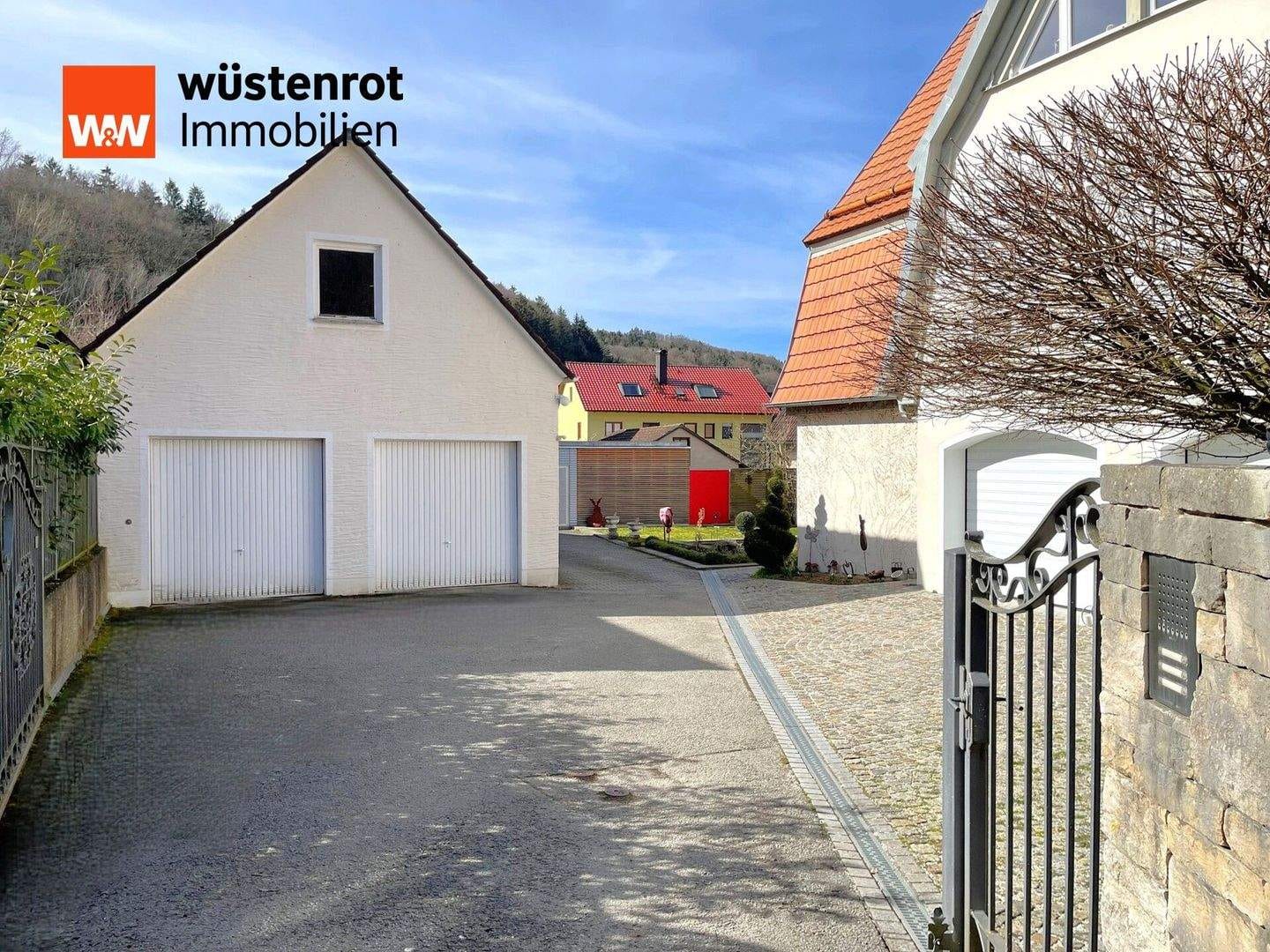 Immobilie in Offenhausen - Geschmackvolles und edles Domizil  in ländlicher Idylle - Bild 1