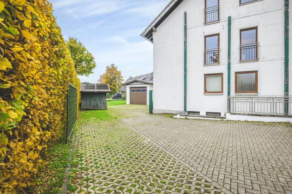 Immobilie in Monschau - Höfen!
Modernes Mehrfamilienhaus mit flexiblen Nutzungsmöglichkeiten und großer Garage - Bild 2