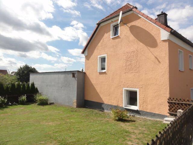 Immobilie in Schauenstein - Einfamilienhaus mit kleinem Garten und Doppelgarage - Bild 2