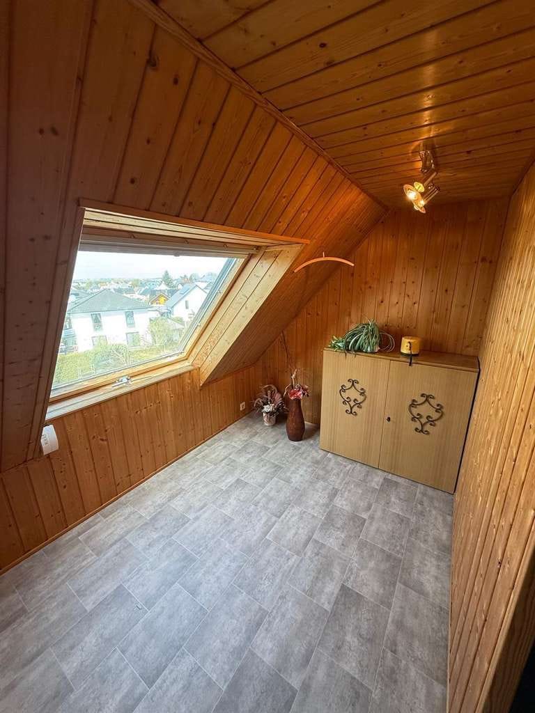 Immobilie in Hartmannsdorf - Doppelhaushälfte mit großer Garage, Carport, Wa, Du. und sonnigem Grundstück am Stadtrand - Bild 3