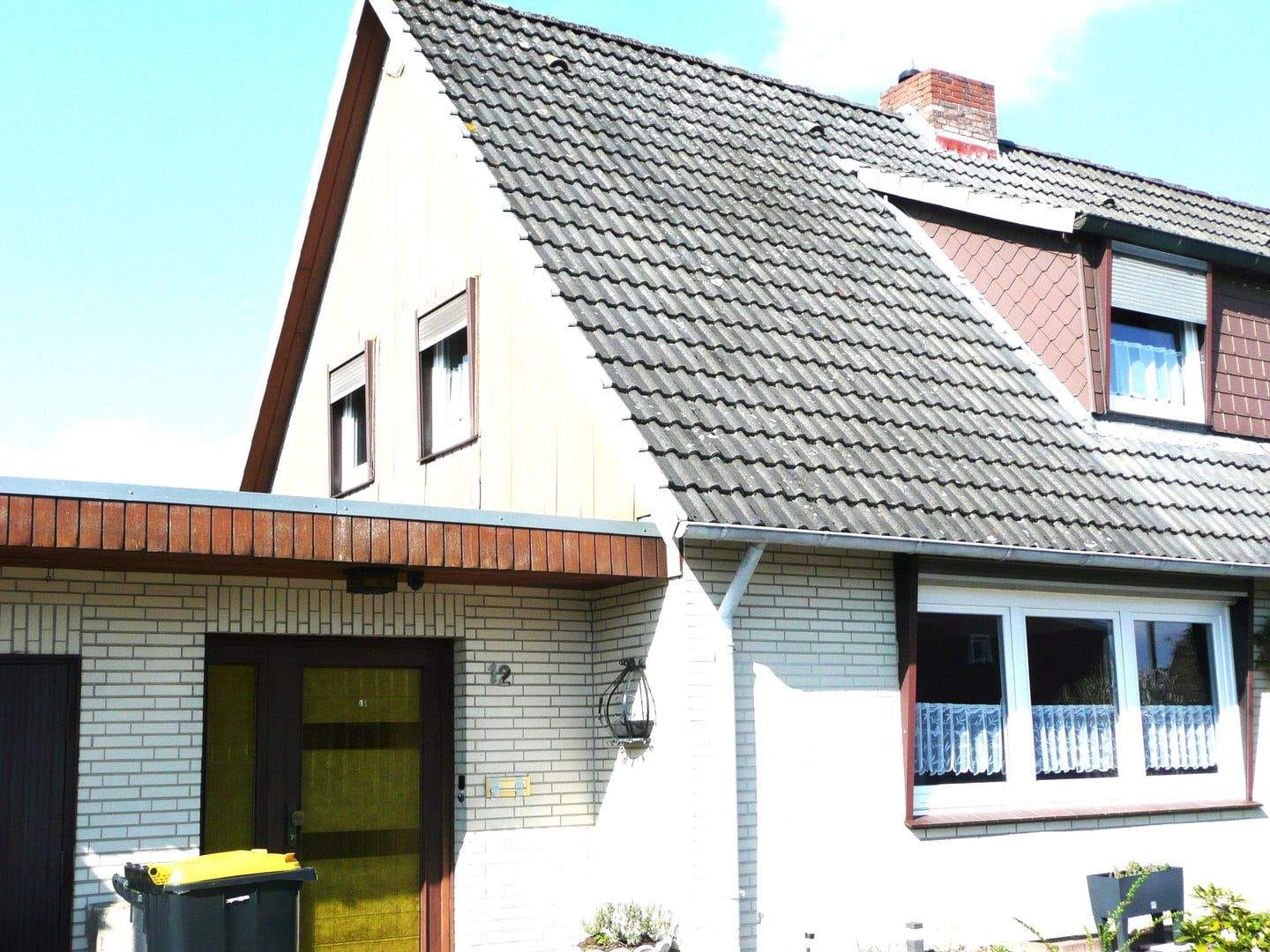 Immobilie in Barmstedt - 25355 Barmstedt Doppelhaushälfte  FREI  ab  Mai 2026 , ruhige Lage mit großzügiger hinterer begrünter Gartenfläche ! - Bild 1