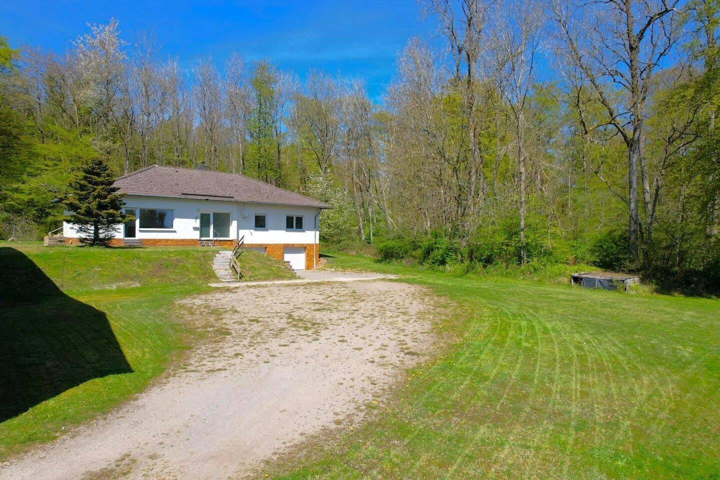 Immobilie in Feusdorf - Ruhig gelegener, geräumiger Bungalow mit Souterrain und Doppelgarage in Feusdorf - Bild 0