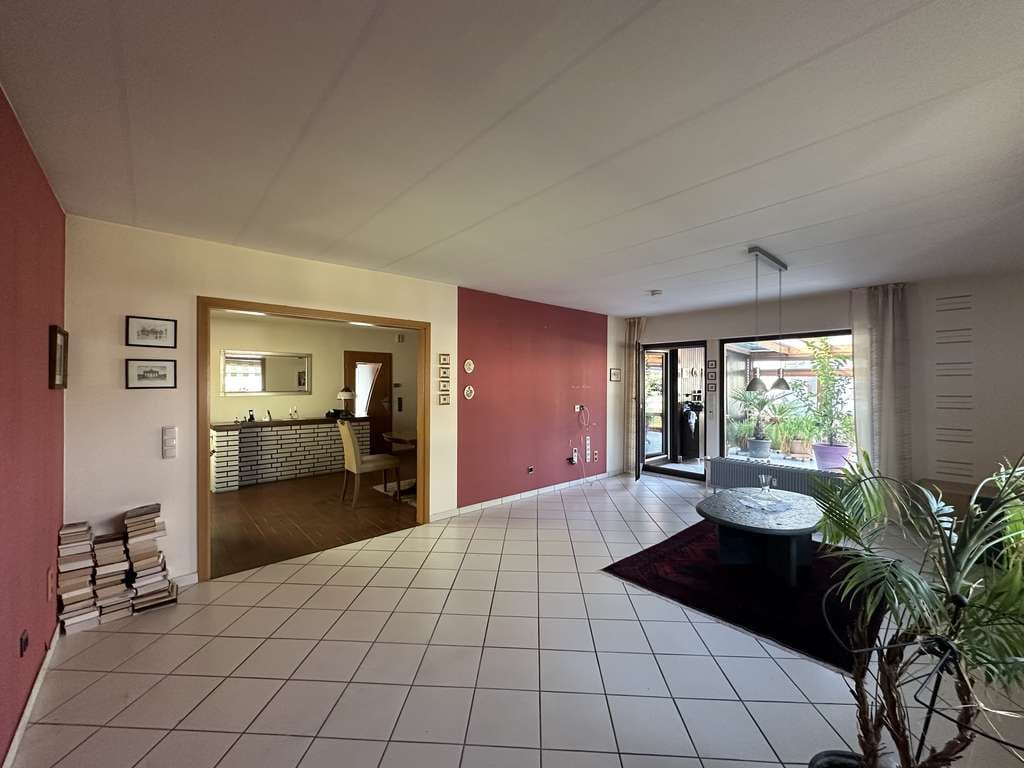 Immobilie in Groß-Umstadt - Freistehendes Haus mit Einliegerwohnung und traumhaftem Garten - Bild 3
