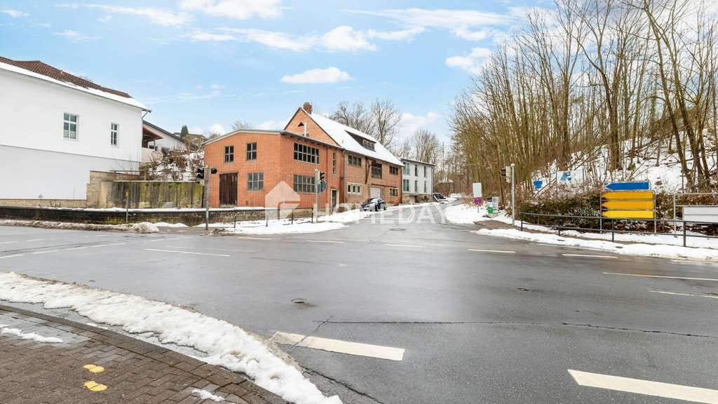 Immobilie in Bad Gandersheim - Charmantes 4-Familienhaus in ruhiger Hanglage – Solide Kapitalanlage mit 4 Garagen & 2 Stellplätzen - Bild 4