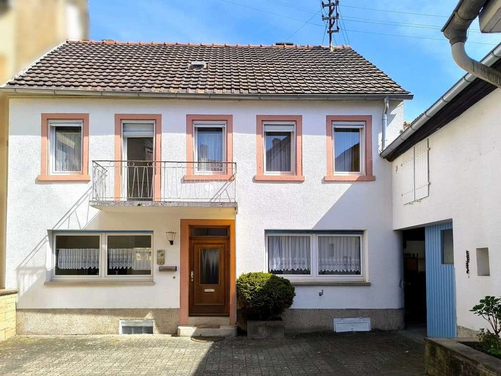 Immobilie in Edenkoben - Besonderes Anwesen mit Innenhof, Scheune und Gartenidylle im Herzen von Edenkoben - Bild 1