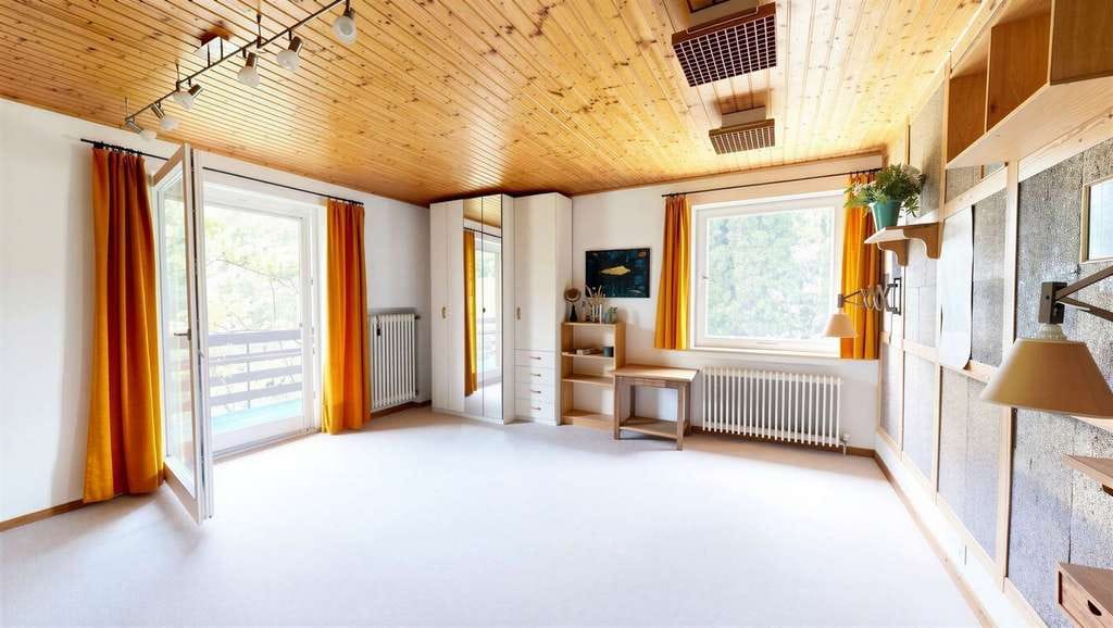Immobilie in Neuburg am Inn - Einfamilienhaus mit Potenzial auf 1.919 m² Südhang-Grundstück in ruhiger Lage, Neukirchen a. Inn - Bild 4