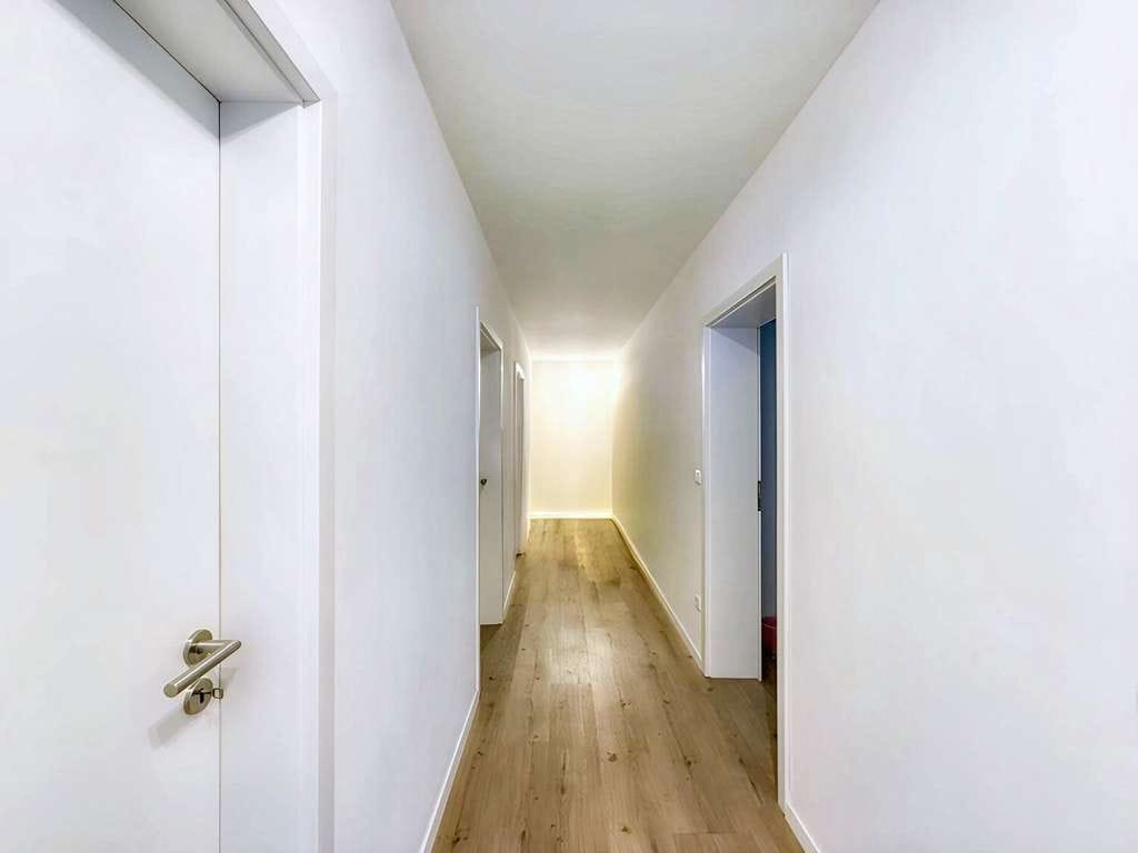 Immobilie in Wechingen - Teilweise saniertes Mehrfamilienhaus mit großzügigem Nebengebäude, PV-Anlage und vier Garagen - Bild 4