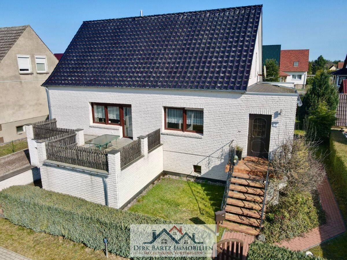 Immobilie in Ducherow - Einfamilienhaus in ruhiger Seitenstraße am Ortsrand von Ducherow. - Bild 1