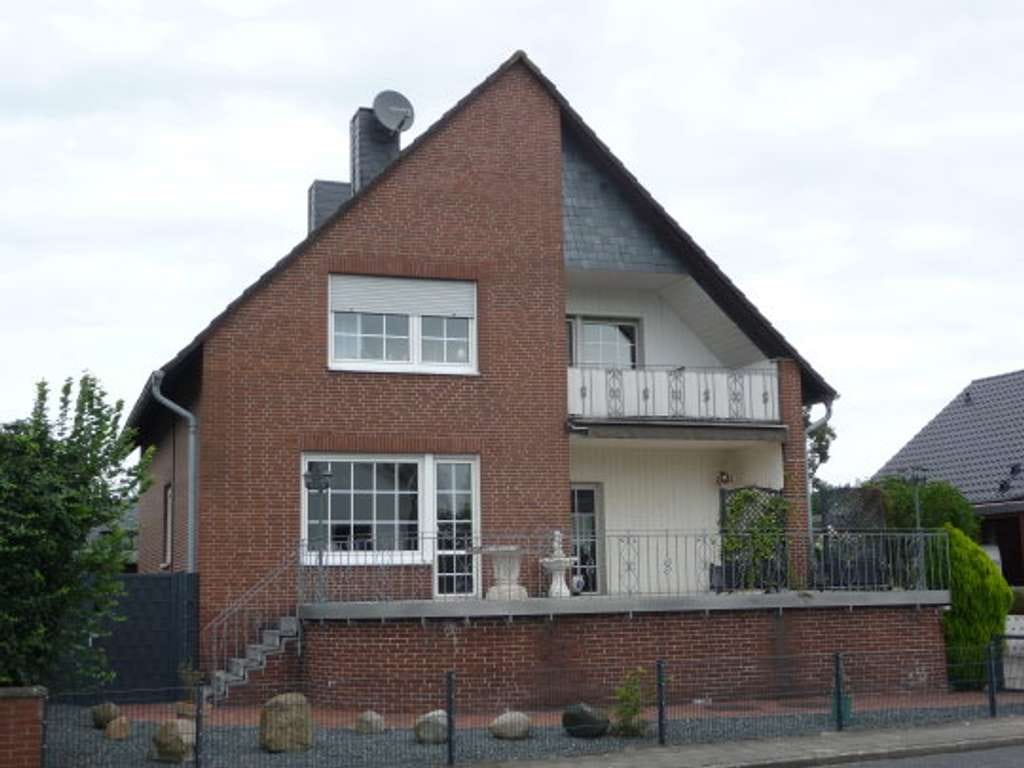 Immobilie in Meine - Viele Möglichkeiten! Einfamilienhaus mit Einliegerwohnung und ausgebauten Dachgeschoss - Bild 0