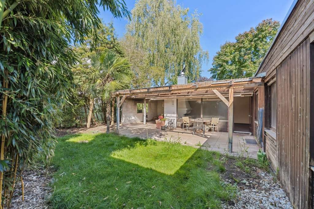 Immobilie in Neubiberg - Bungalow auf ca. 400 m² Grund in ruhiger Lage: 145 m² auf einer Ebene (EG) - zzgl. 100 m² (UG) - Bild 0