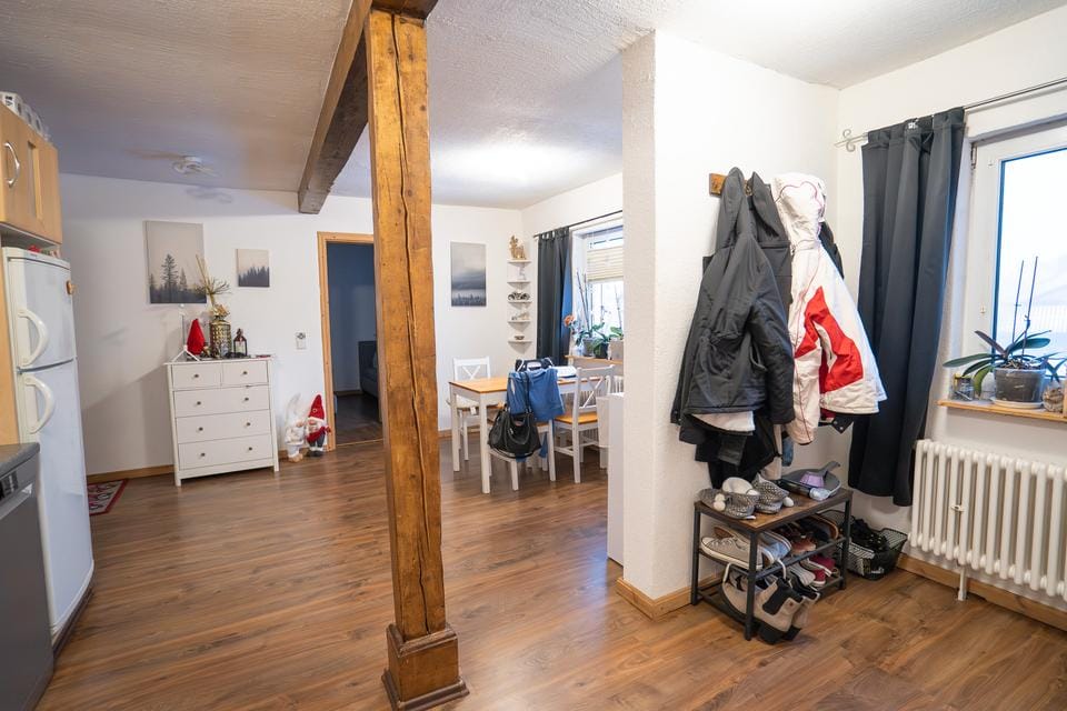 Immobilie in Oberelsbach - Oberelsbach: Großzügiges Einfamilienhaus mit Einliegerwohnung, Scheune und Garten - Bild 0