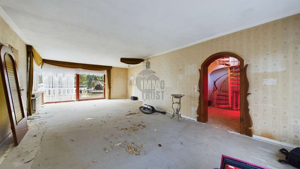 Immobilie in Ehra-Lessien - Einfamilienhaus + Weideflächen + Tiefgarage und riesigem Grundstück - Bild 2
