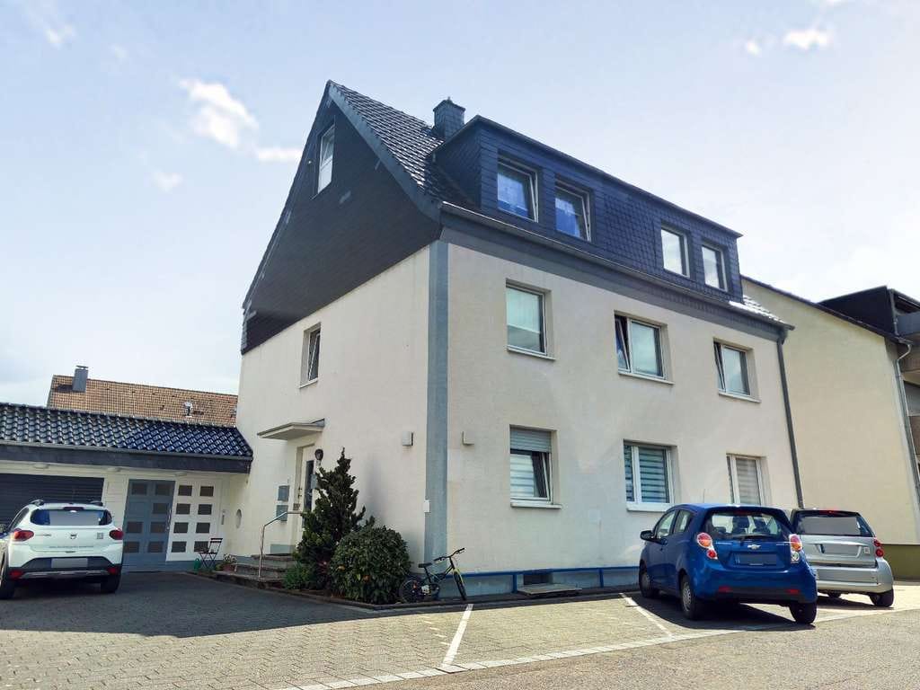 Immobilie in Leverkusen - NEU: Vermietetes 3-Familienhaus + angebauter Bungalow in attraktiver Kombination - Bild 0