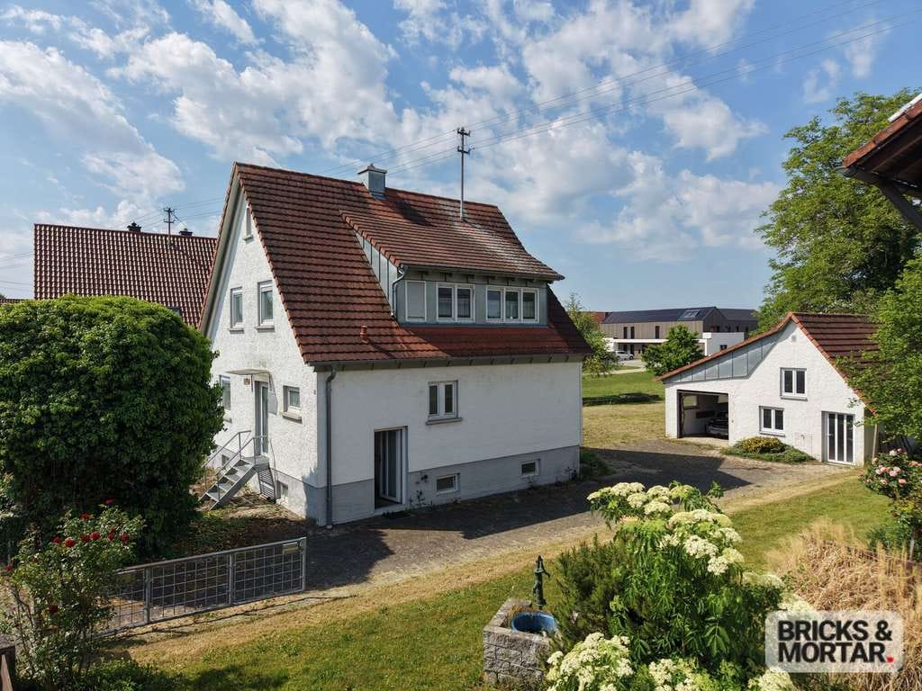 Immobilie in Illertissen - Gelegenheit in Jedesheim: Solides Einfamilienhaus zur direkten Übernahme – Jetzt Potenzial sichern! - Bild 0