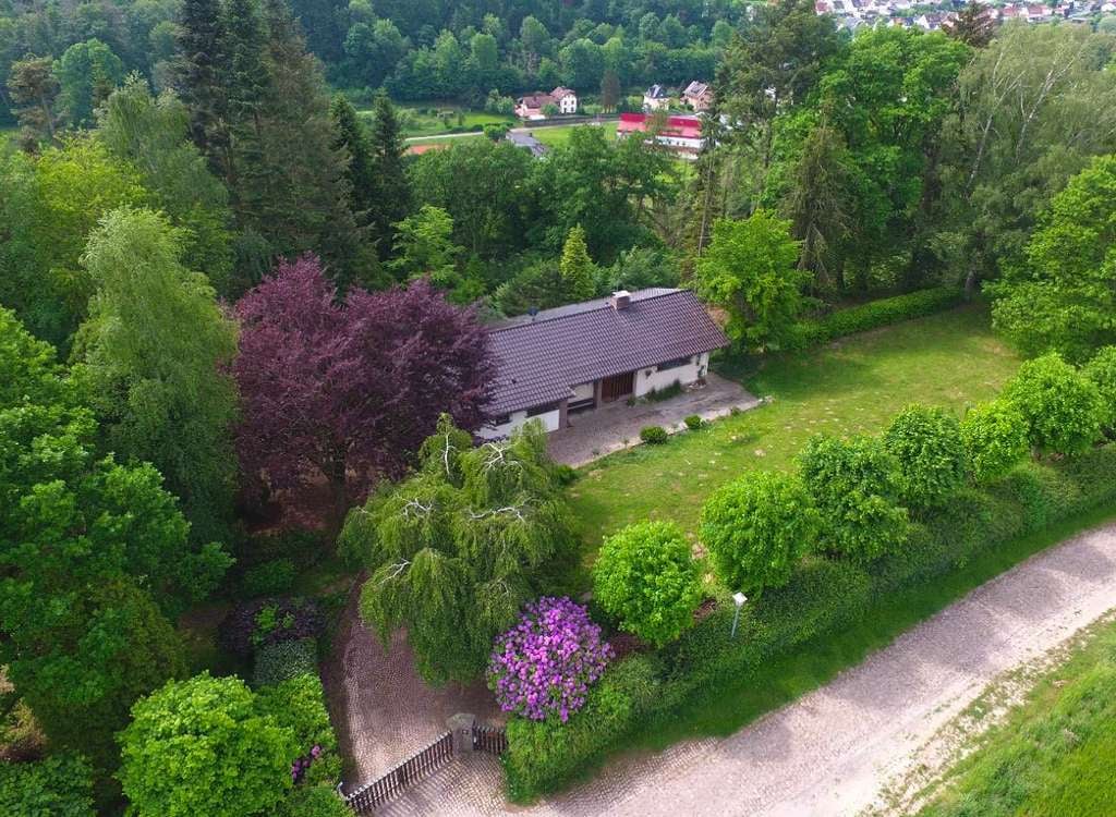 Immobilie in Bad Karlshafen - Provisionsfrei für den Käufer: 5 - Zimmer – Einfamilienhaus in Alleinlage in Bad Karlshafen - Bild 0