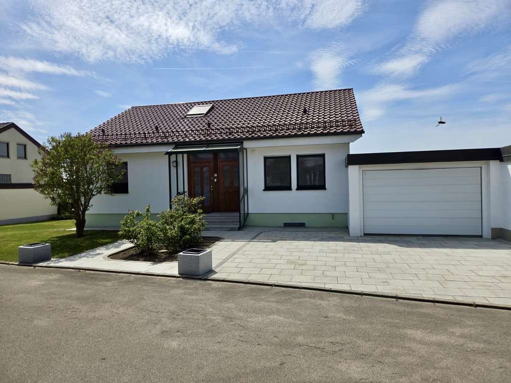Immobilie in Mietingen - Ihr Traum vom Eigenheim: Freistehendes Haus mit Garten, Garage und Fernsicht - Bild 2