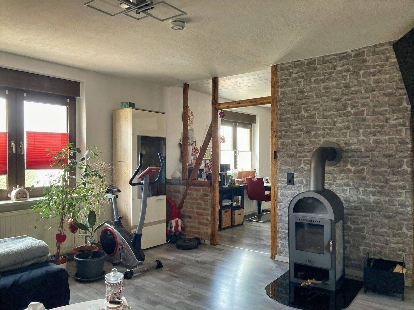 Immobilie in Helbra - Solides Wohnhaus mit großzügiger Wohnfläche und Garten ! - Bild 2
