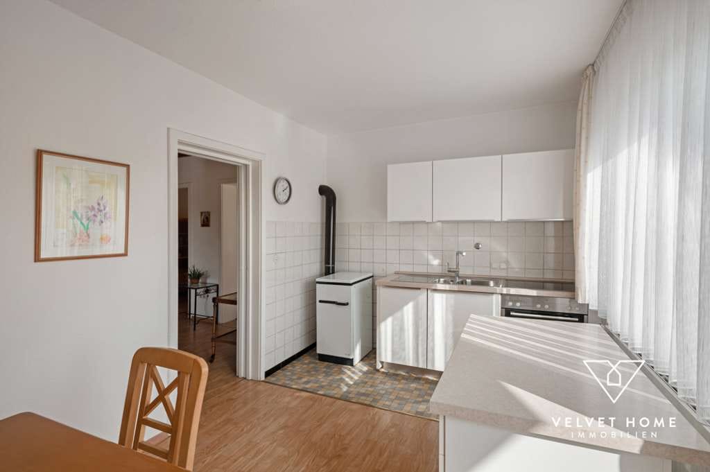 Immobilie in Schrobenhausen - Gepflegtes Einfamilienhaus m. ELW, gr. Grundstück & 2 übergroßen Garagen - zentral in Schrobenhausen - Bild 1