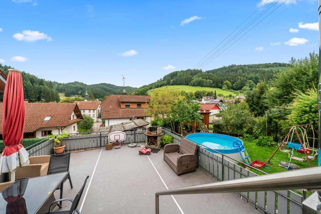 Immobilie in Gutach im Breisgau - Bezugsfreies Haus mit großzügigem Platzangebot ! - Bild 1