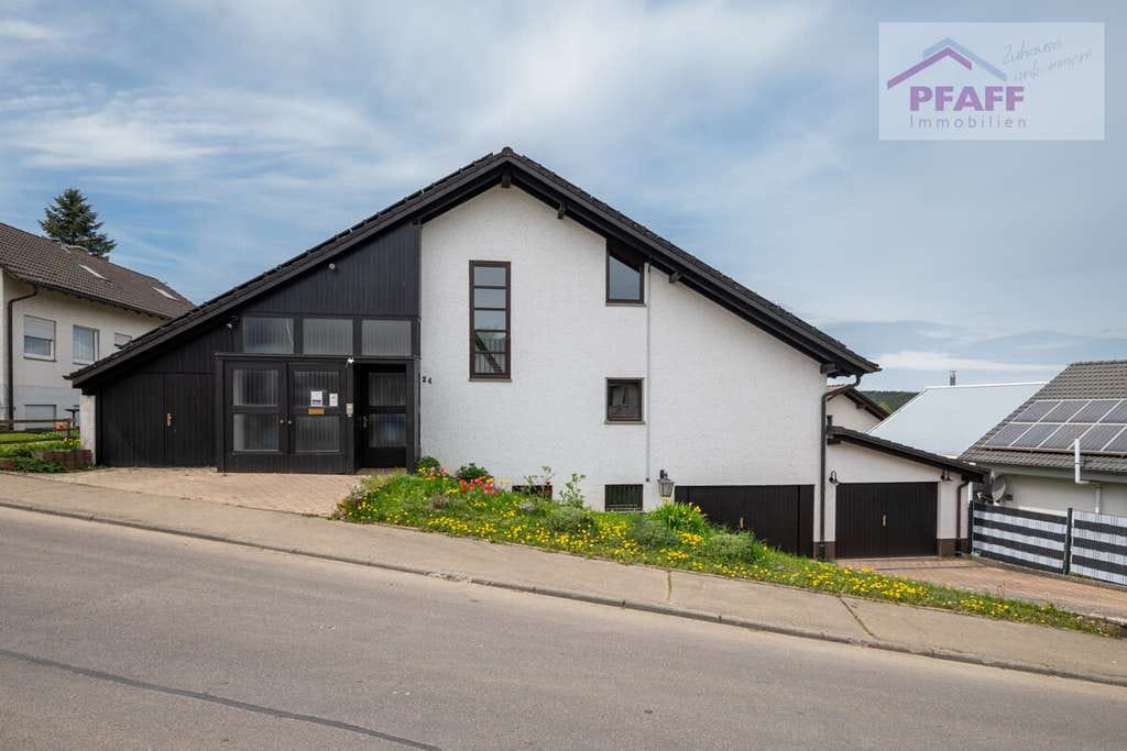 Immobilie in Brigachtal - Zuhause ankommen in Klengen! Charmantes Zweifamilienhaus mit großem Platzangebot, PV-Anlage und mehr - Bild 3