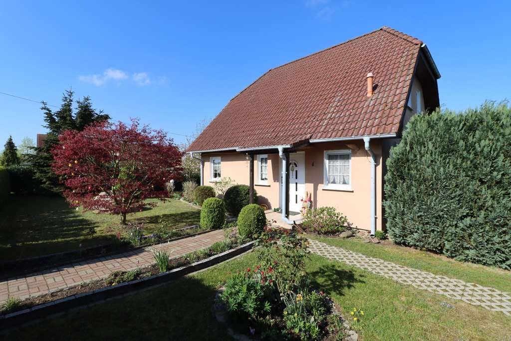 Immobilie in Oberuckersee - Familienfreundliches Einfamilienhaus in Oberuckersee mit Garten und guter Anbindung - Bild 1
