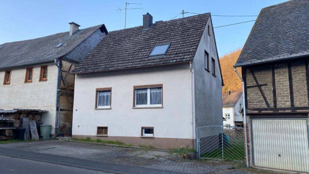 Immobilie in Niederhosenbach - Einfamilienhaus mit möglicher Einliegerwohnung - Bild 0