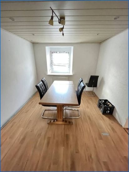 Immobilie in Mühlhausen-Ehingen - Ideal für Handwerker! Gedämmte Doppelhaushälfte mit Garage,Carport, Werkstatt u. Stellplätzen. - Bild 2