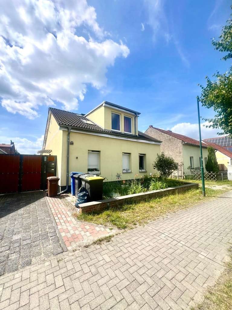 Immobilie in Wandlitz - Charmantes Einfamilienhaus mit Nebengebäude - umfassend saniert und erweitert in familienfreundliche - Bild 0