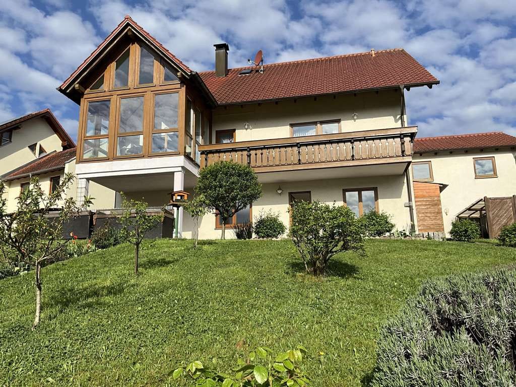 Immobilie in Weisenbach - Tolles Einfamilienhaus mit Einliegerwohnung in ruhiger Lage von Weisenbach - Bild 1