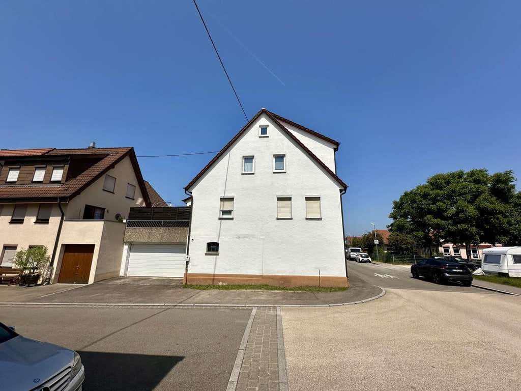 Immobilie in Frickenhausen - Ehemaliges Bauernhaus mit Doppelgarage und viel Ausbaumöglichkeiten - Bild 2