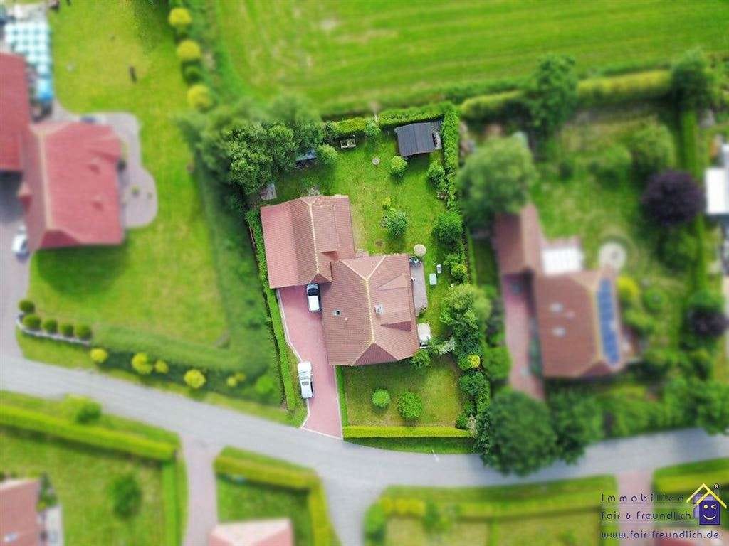 Immobilie in Berumbur - TOP-GEPFLEGTES FRIESENHAUS MIT EINLIEGERWOHNUNG + ANBAU UND WEITBLICK! - Bild 3