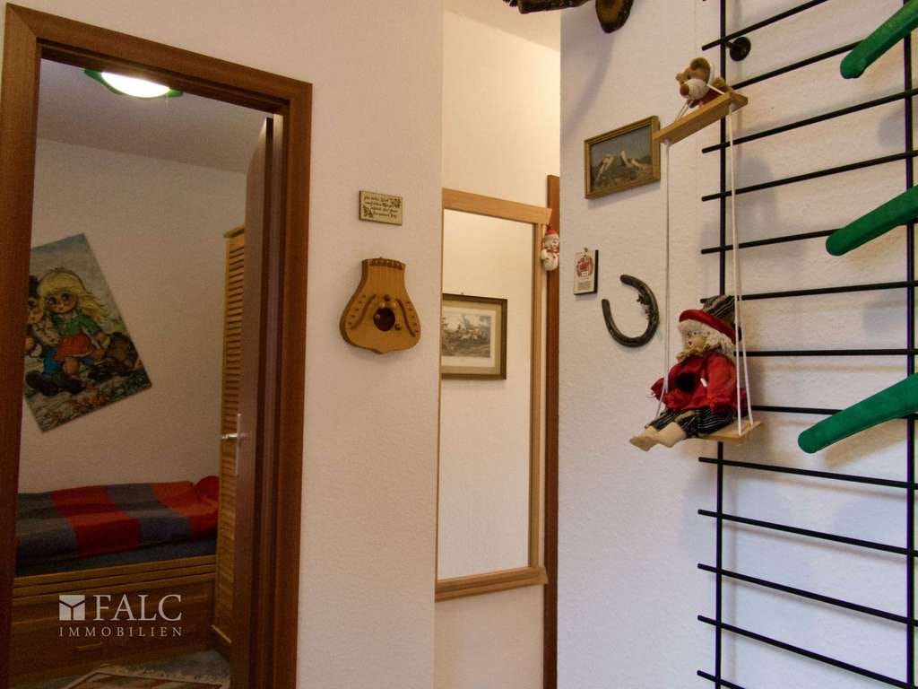 Immobilie in Riedenburg - Einfach Mehr: Gepflegte Nichtraucher-2-Zimmer-Wohnung, möbiliert, Aufzug, Süd-Loggia-Balkon. TG. - Bild 3