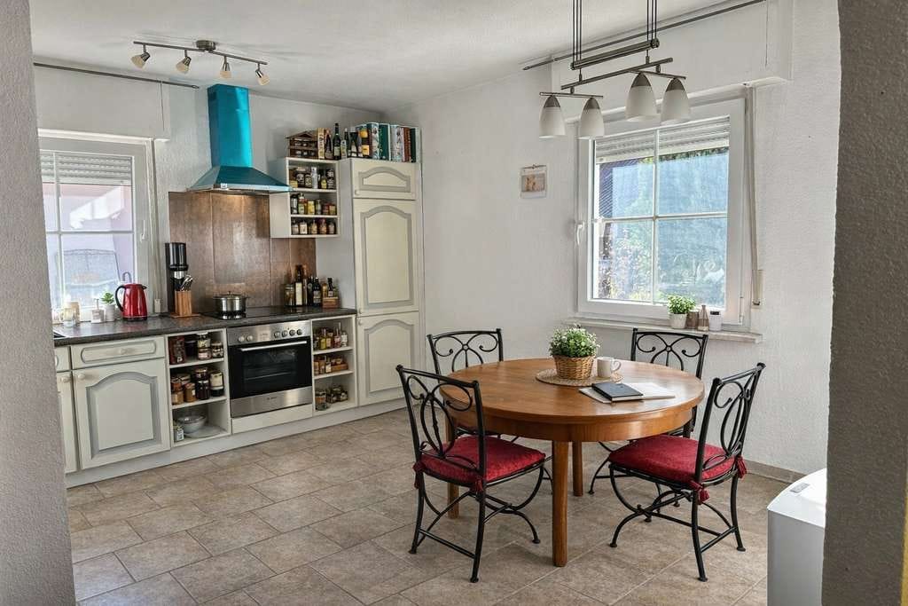 Immobilie in Lenningen - Freistehendes Zweifamilienhaus mit Potenzial  - Bild 3