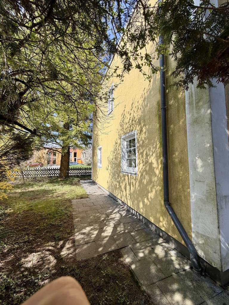 Immobilie in Dorfen - Elegant - großzügig - Top-Lage: Wohnhaus mit  7 Zimmern, DoGarage, Pool    * Angebotsverfahren * - Bild 4