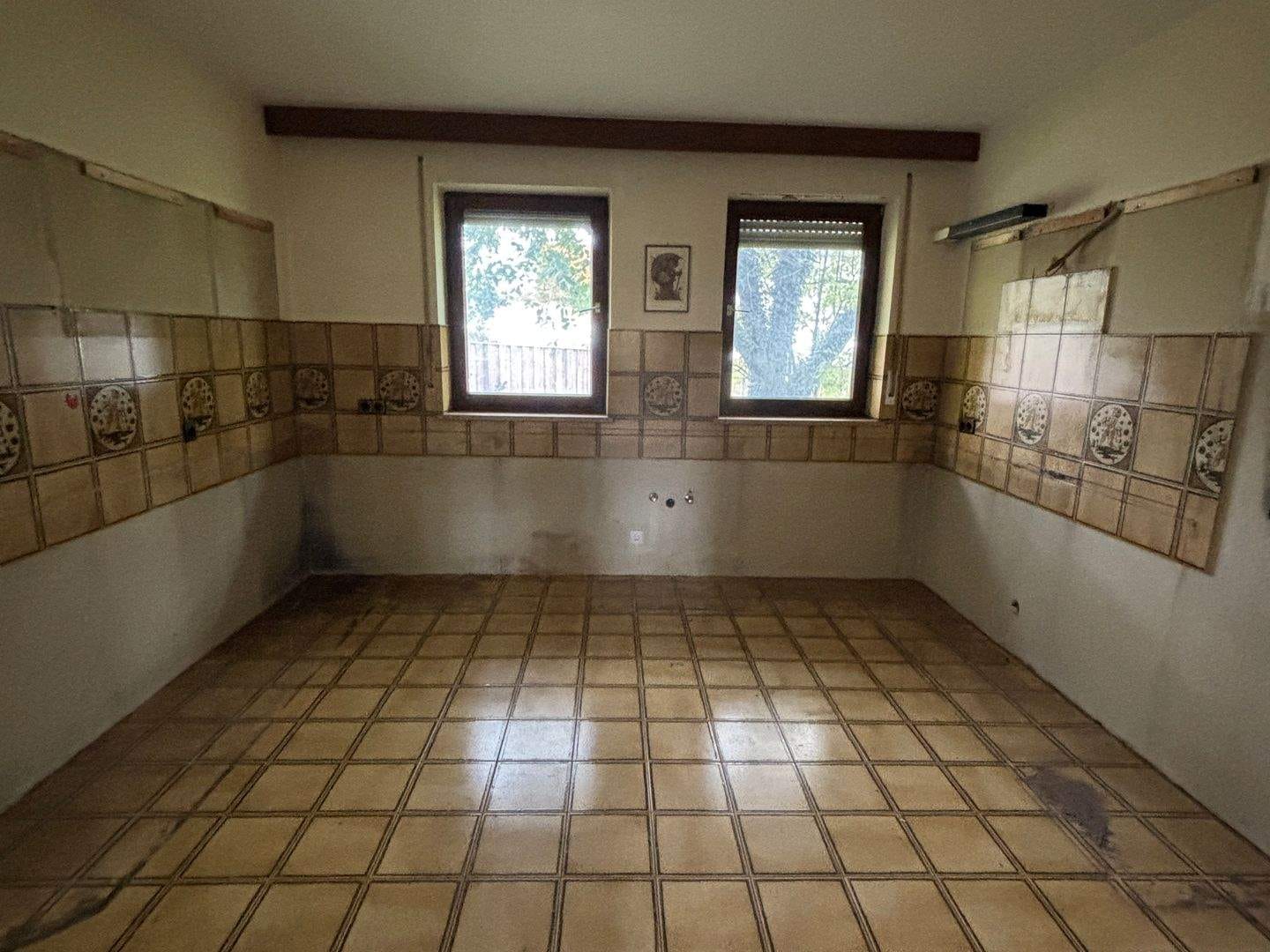 Immobilie in Wolnzach - Sanierungsbedürftiges Einfamilienhaus mit zwei Baugrundstücken in Wolnzach - Bild 3
