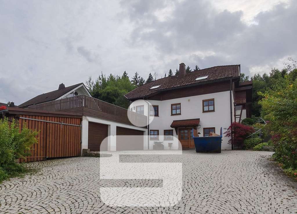 Immobilie in Münchberg - Einfamilienhaus mit Einliegerwohnung und Büroflächen - Bild 0