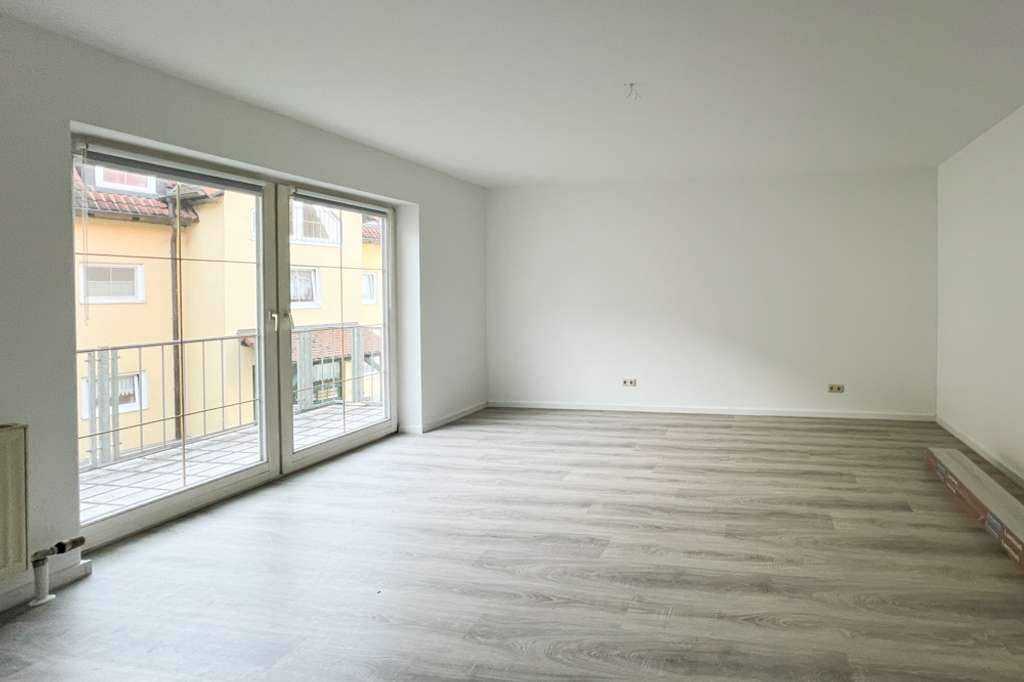 Immobilie in Herbsleben - Renovierte & bezugsbereite Eigentumswohnung mit Balkon & Stellplatz - Bild 2