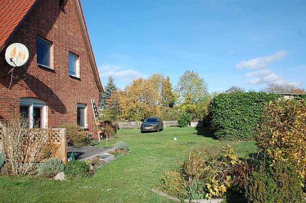 Immobilie in Rechlin - Das Haus im Garten - Bild 2