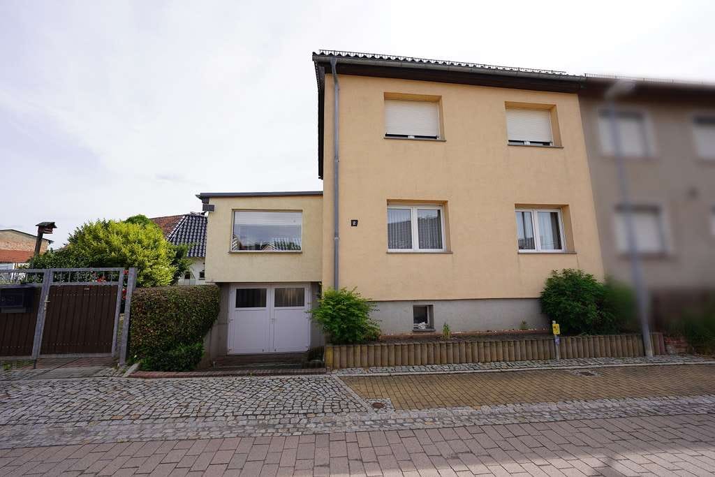 Immobilie in Westheide - Dahlenwarsleben- DHH mit Garage und Partyraum auf einem kleinem Grundstück in ruhiger Lage - Bild 1