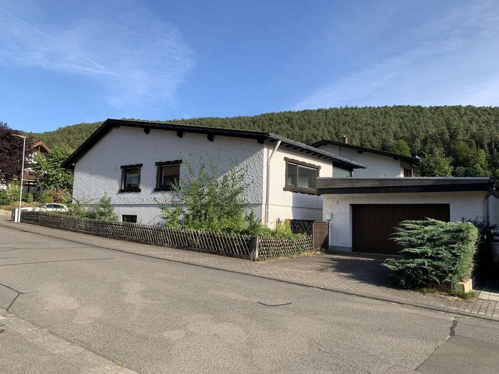 Immobilie in Dahn - Sehr gepflegter Bungalow mit Einliegerwohnung, Doppel- und Einzelgarage - Bild 0